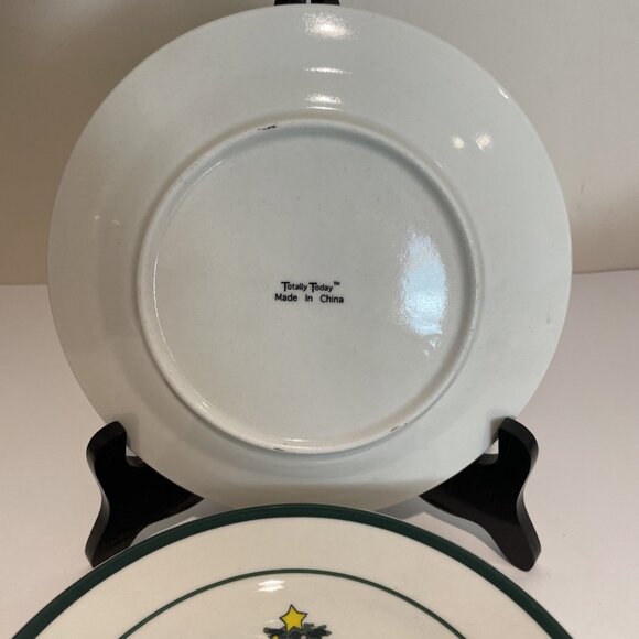 Holly Tree by Totally Today Salad Dessert Plates 7" Christmas Tree Set of 4 - Picture 4 of 5